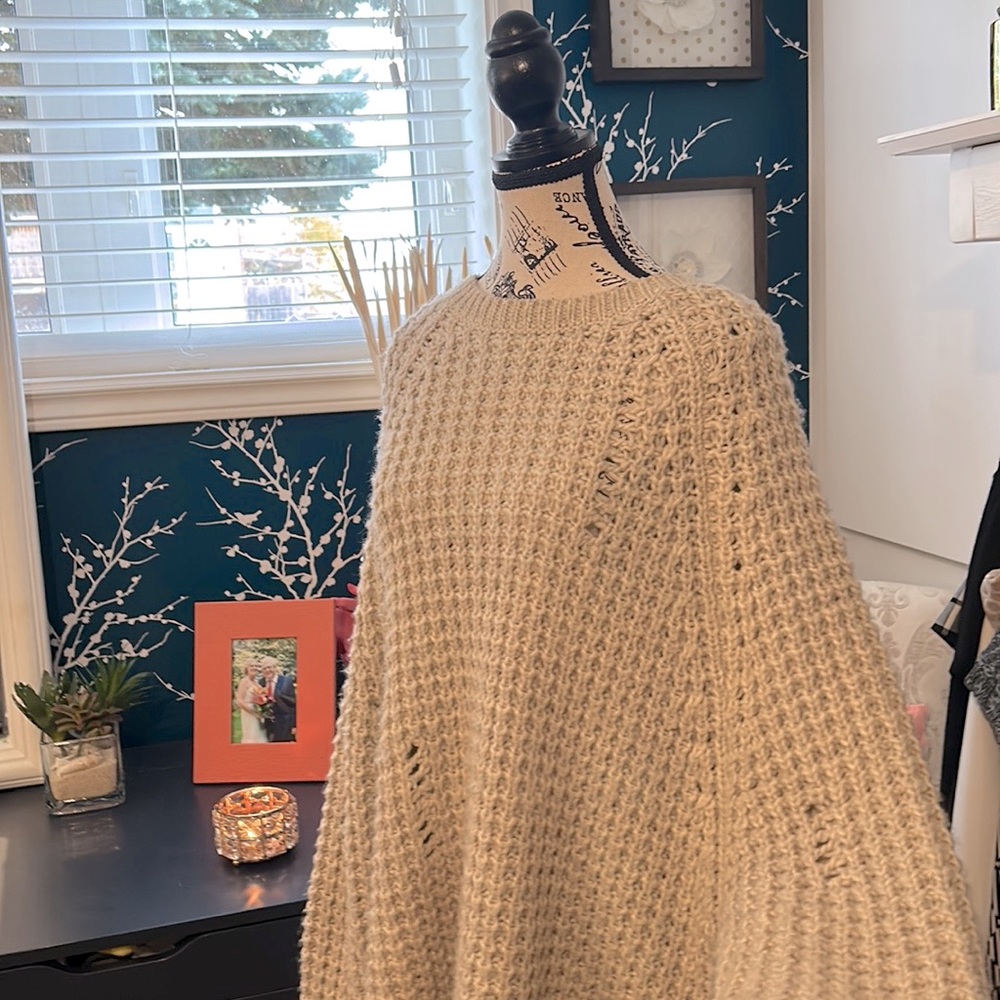 ZARA , unique oversized Beige sweater, in size M